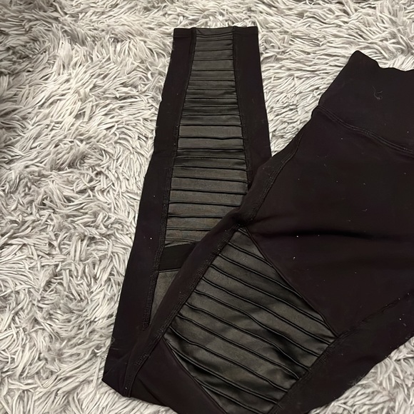 Alo Moto Leggings - Picture 5 of 7